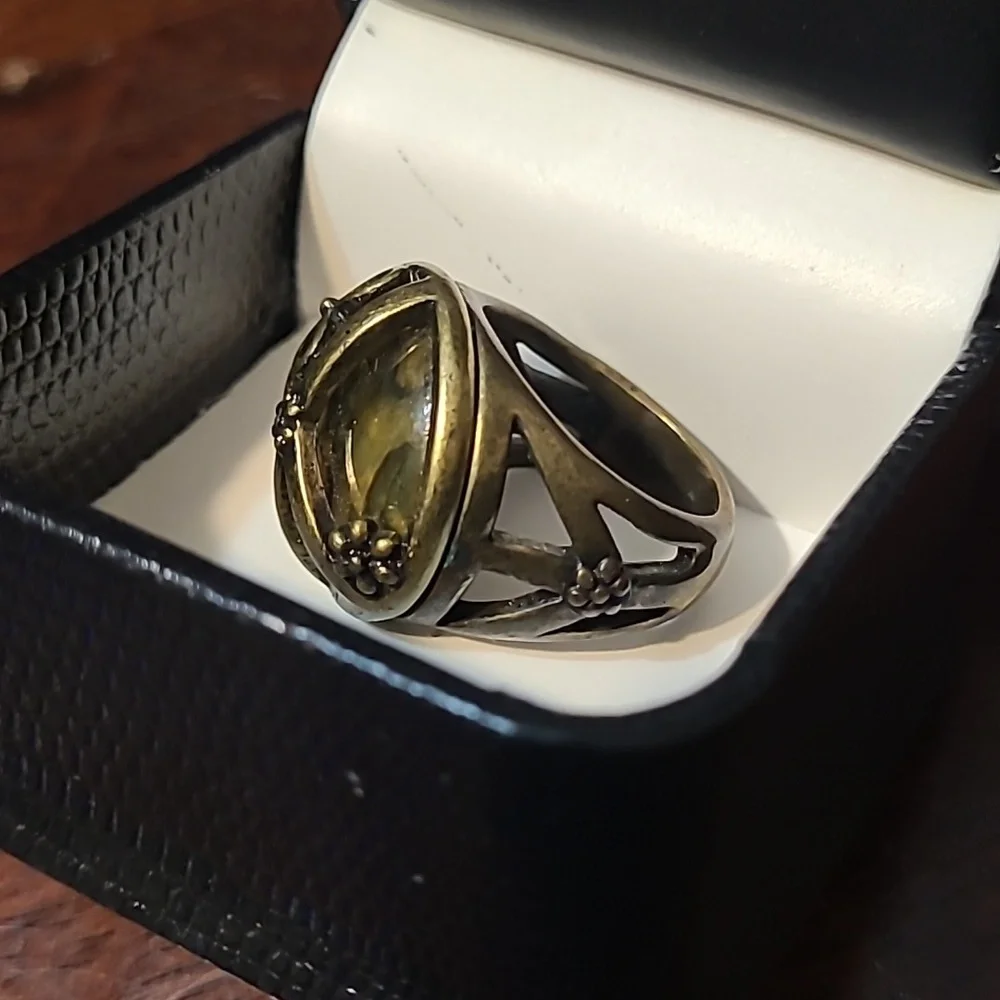 Peace sign brass ring - Picture 3 of 6